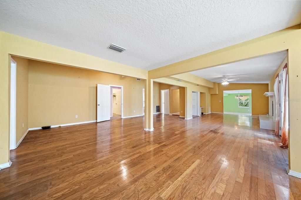En Venta: $699,000 (3 camas, 3 baños, 2735 Pies cuadrados)