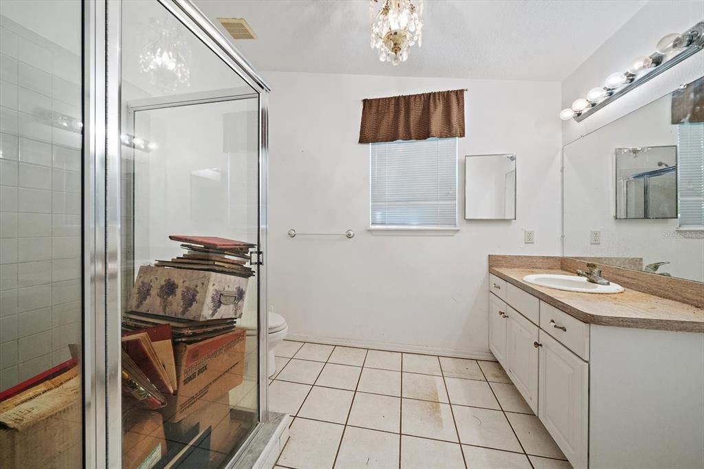 En Venta: $699,000 (3 camas, 3 baños, 2735 Pies cuadrados)
