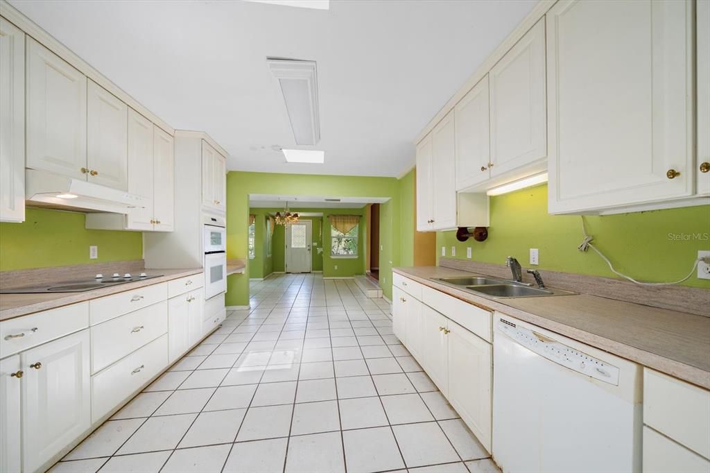 En Venta: $699,000 (3 camas, 3 baños, 2735 Pies cuadrados)