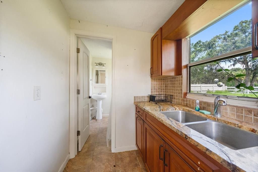 En Venta: $699,000 (3 camas, 3 baños, 2735 Pies cuadrados)