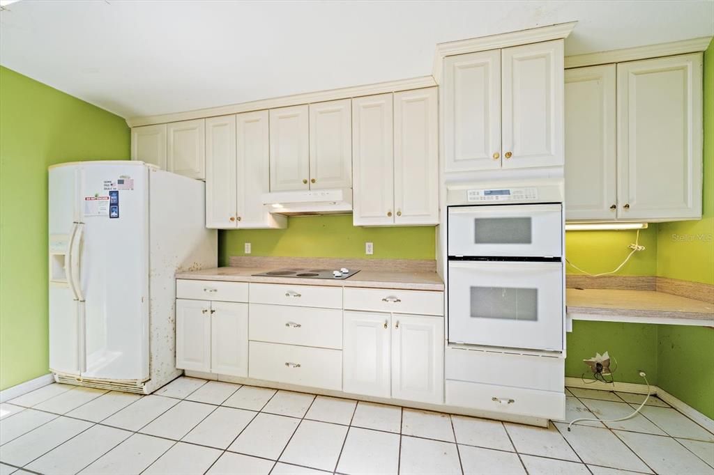 En Venta: $699,000 (3 camas, 3 baños, 2735 Pies cuadrados)