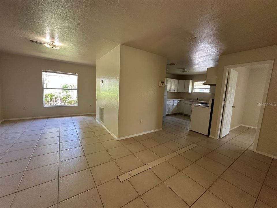 En Venta: $315,000 (4 camas, 2 baños, 1365 Pies cuadrados)
