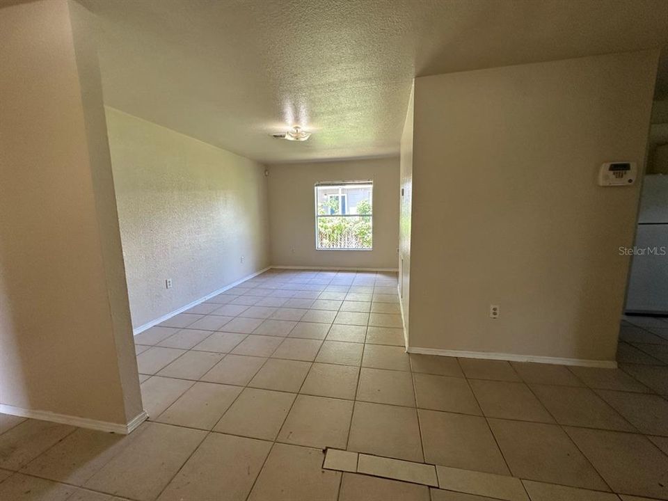 En Venta: $315,000 (4 camas, 2 baños, 1365 Pies cuadrados)