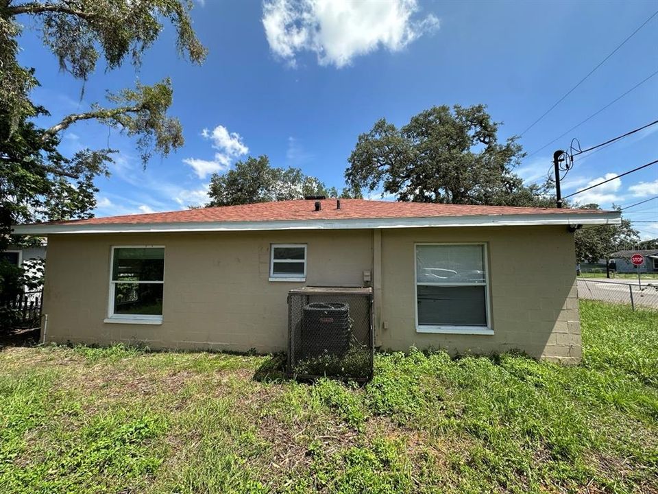 En Venta: $315,000 (4 camas, 2 baños, 1365 Pies cuadrados)