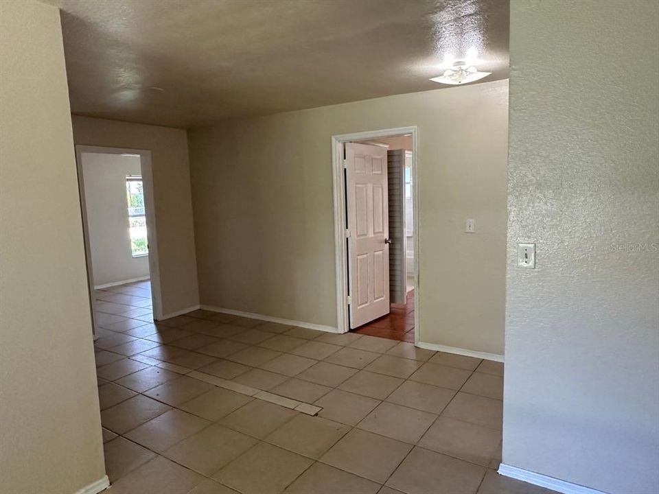 En Venta: $315,000 (4 camas, 2 baños, 1365 Pies cuadrados)