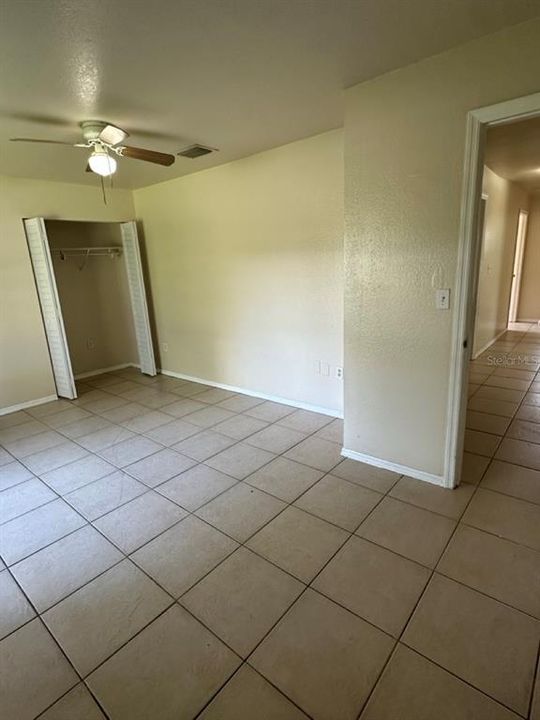 En Venta: $315,000 (4 camas, 2 baños, 1365 Pies cuadrados)