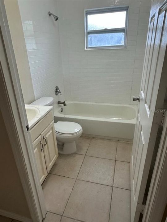 En Venta: $315,000 (4 camas, 2 baños, 1365 Pies cuadrados)
