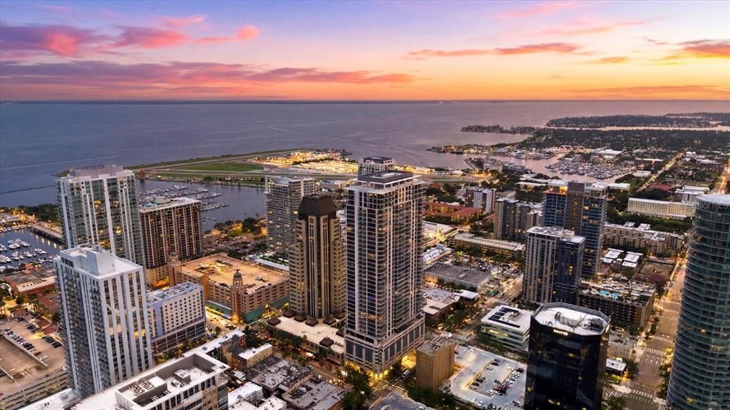 На продажу: $1,299,000 (2 спален, 2 ванн, 1339 Квадратных фут)