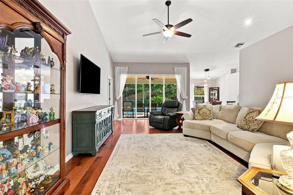 For Sale: $600,000 (3 beds, 2 baths, 1921 Square Feet)