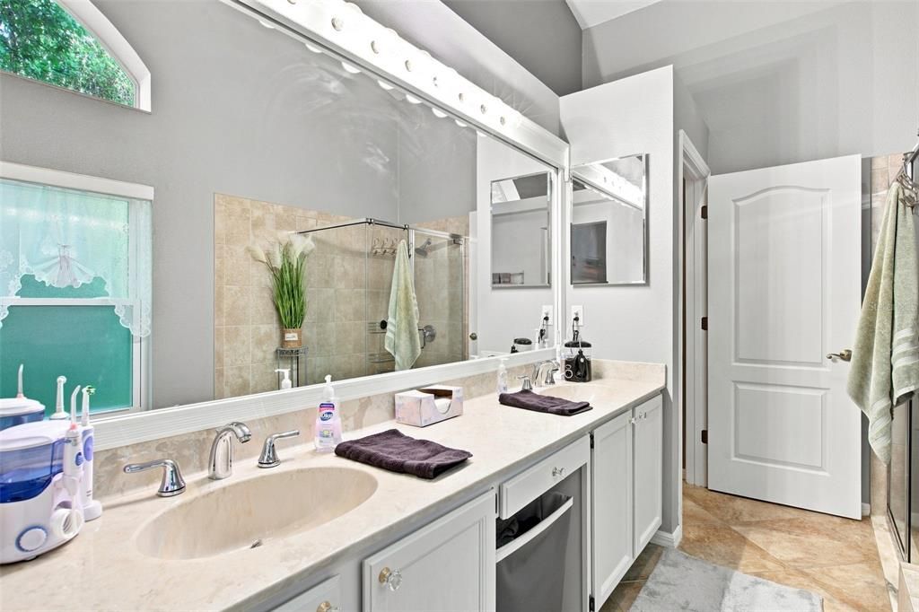 For Sale: $600,000 (3 beds, 2 baths, 1921 Square Feet)