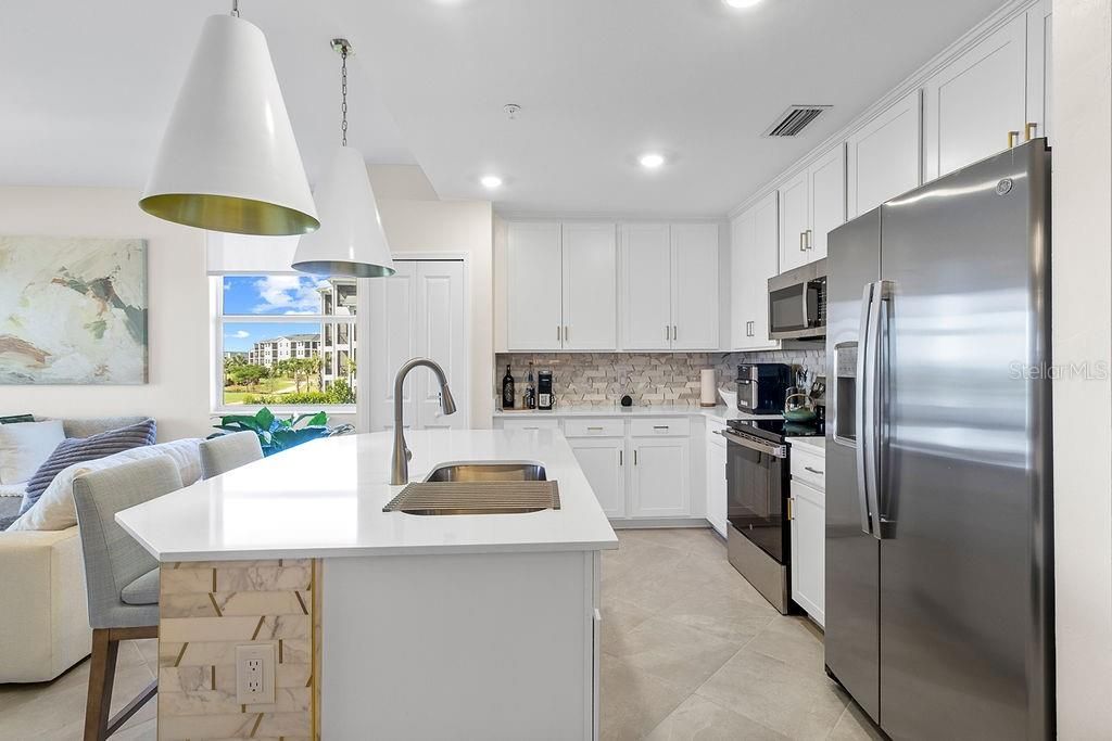 For Rent: $2,500 (3 beds, 2 baths, 1301 Square Feet)
