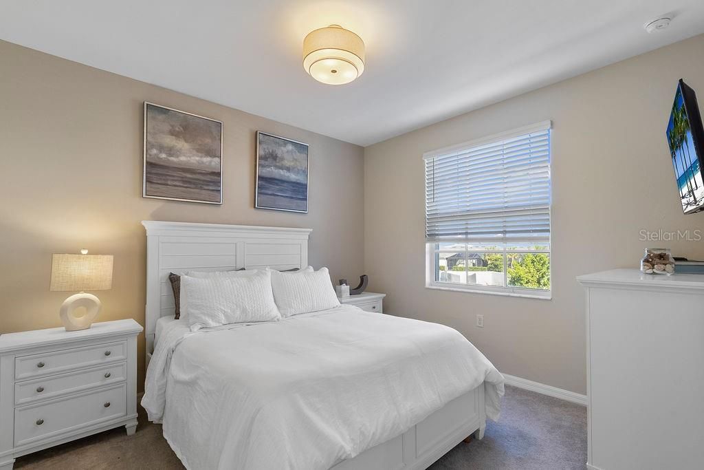 For Rent: $2,500 (3 beds, 2 baths, 1301 Square Feet)