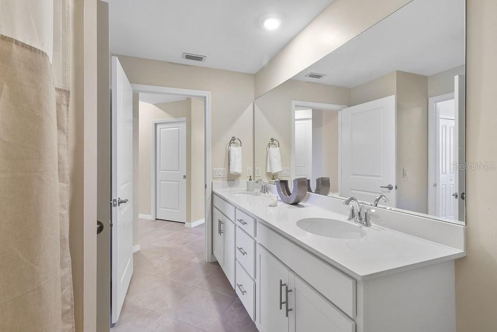 For Rent: $2,500 (3 beds, 2 baths, 1301 Square Feet)