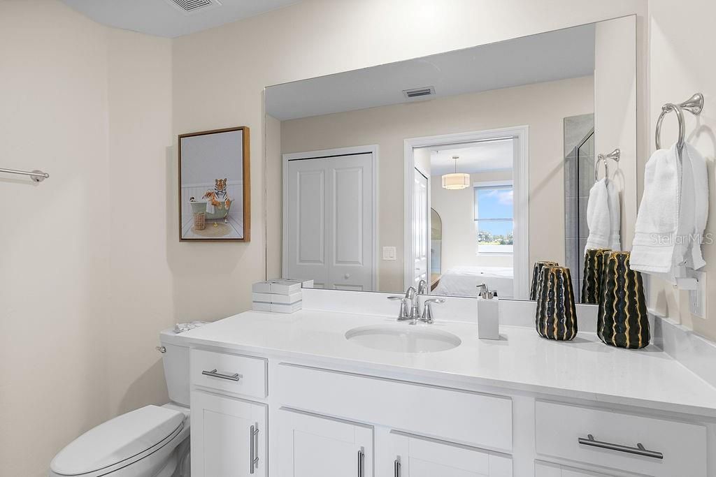For Rent: $2,500 (3 beds, 2 baths, 1301 Square Feet)
