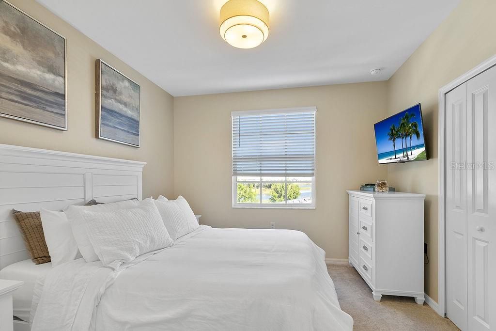 For Rent: $2,500 (3 beds, 2 baths, 1301 Square Feet)