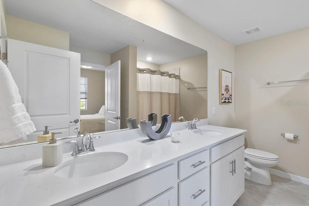 For Rent: $2,500 (3 beds, 2 baths, 1301 Square Feet)