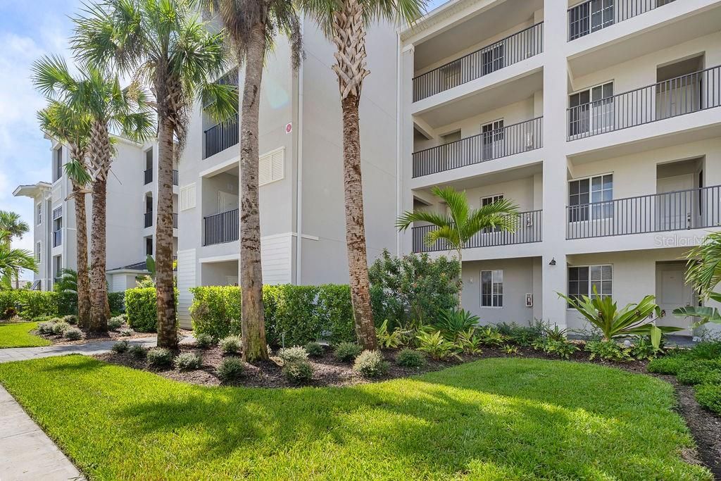 For Rent: $2,500 (3 beds, 2 baths, 1301 Square Feet)