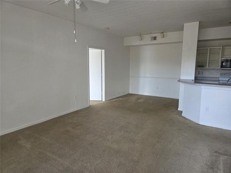 В аренду: $1,650 (2 спален, 2 ванн, 1073 Квадратных фут)
