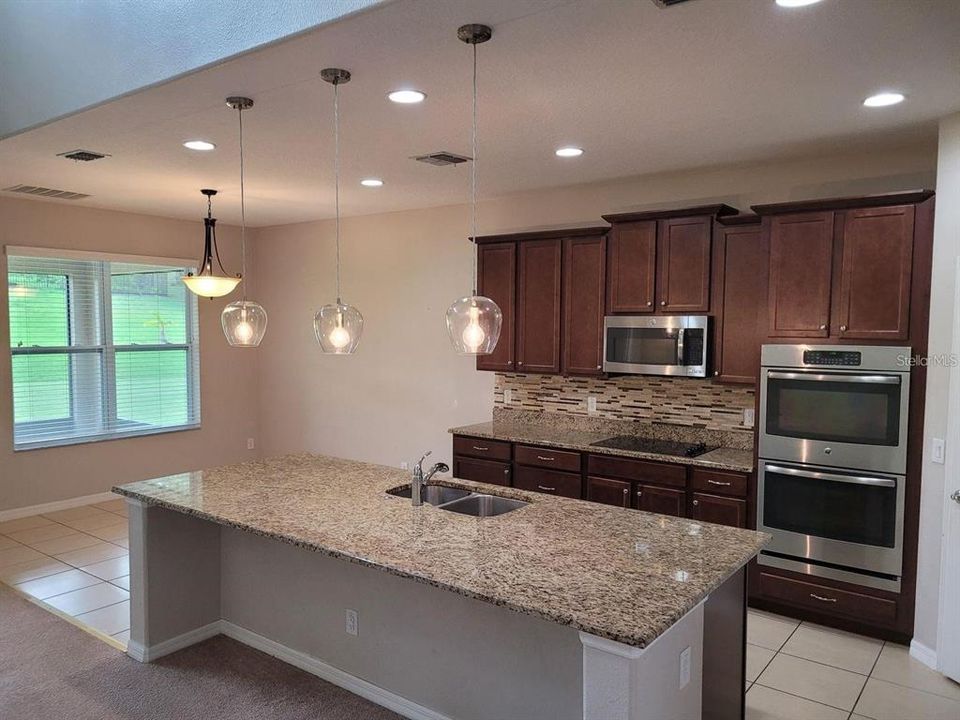 For Sale: $600,000 (4 beds, 3 baths, 3571 Square Feet)
