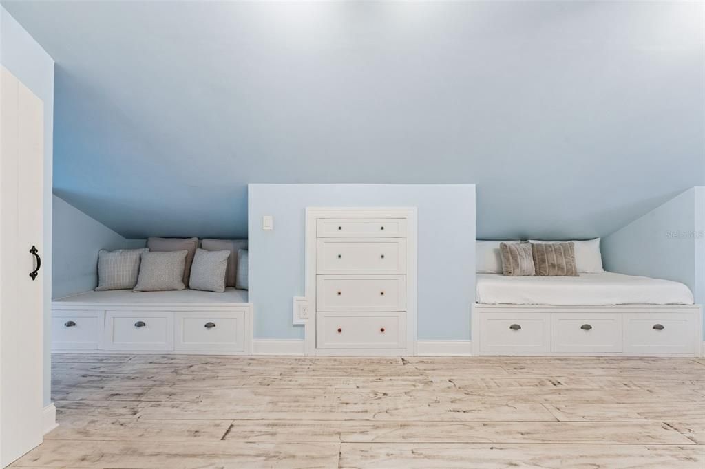 На продажу: $725,000 (4 спален, 2 ванн, 2100 Квадратных фут)