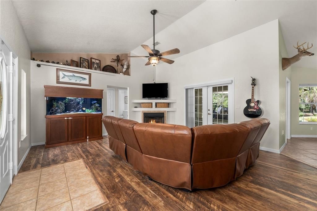 For Sale: $375,000 (3 beds, 2 baths, 1838 Square Feet)