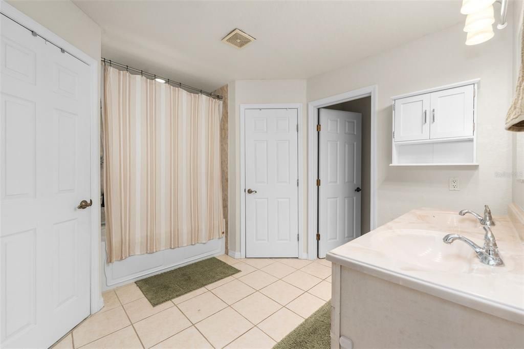 For Sale: $375,000 (3 beds, 2 baths, 1838 Square Feet)