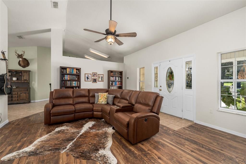 For Sale: $375,000 (3 beds, 2 baths, 1838 Square Feet)