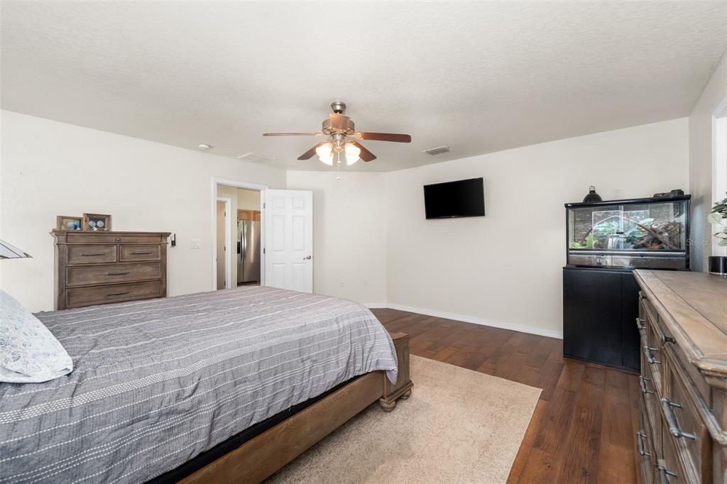 For Sale: $375,000 (3 beds, 2 baths, 1838 Square Feet)
