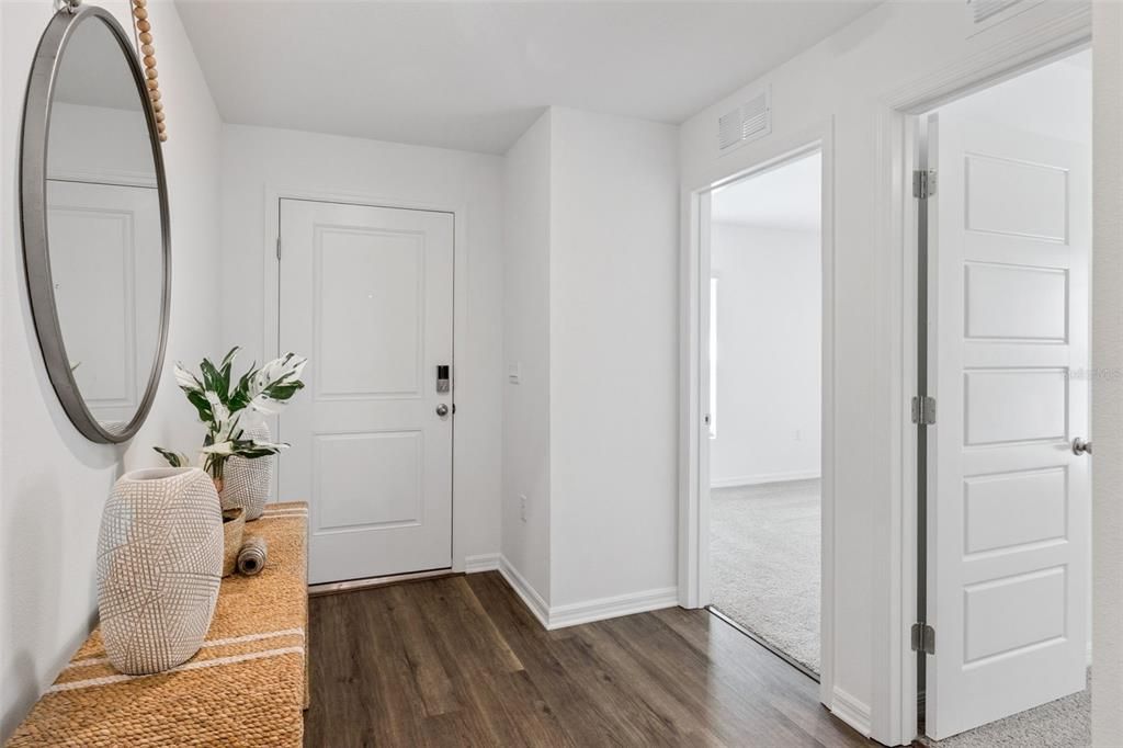 На продажу: $298,990 (5 спален, 2 ванн, 1708 Квадратных фут)