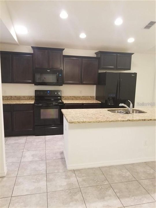 En Renta: $2,400 (4 camas, 2 baños, 1986 Pies cuadrados)