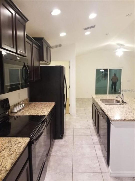 En Renta: $2,400 (4 camas, 2 baños, 1986 Pies cuadrados)