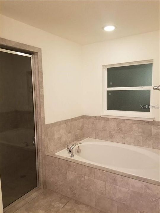 En Renta: $2,400 (4 camas, 2 baños, 1986 Pies cuadrados)