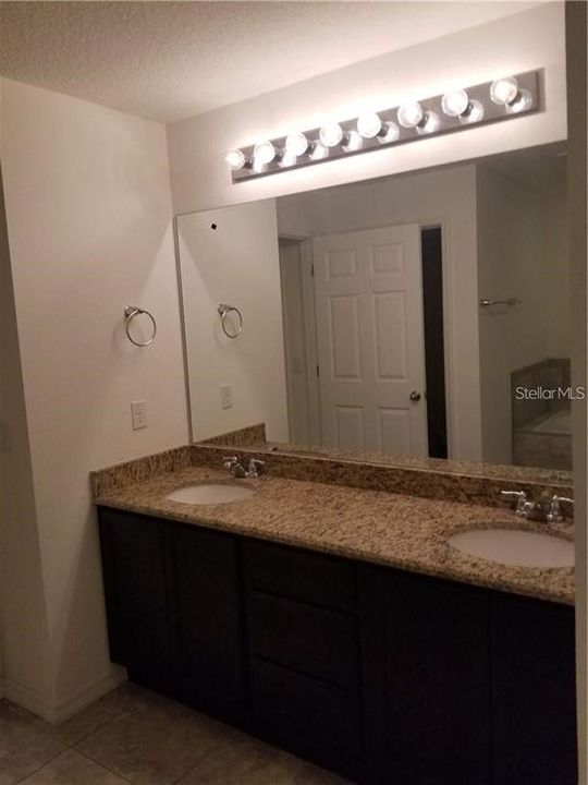 En Renta: $2,400 (4 camas, 2 baños, 1986 Pies cuadrados)