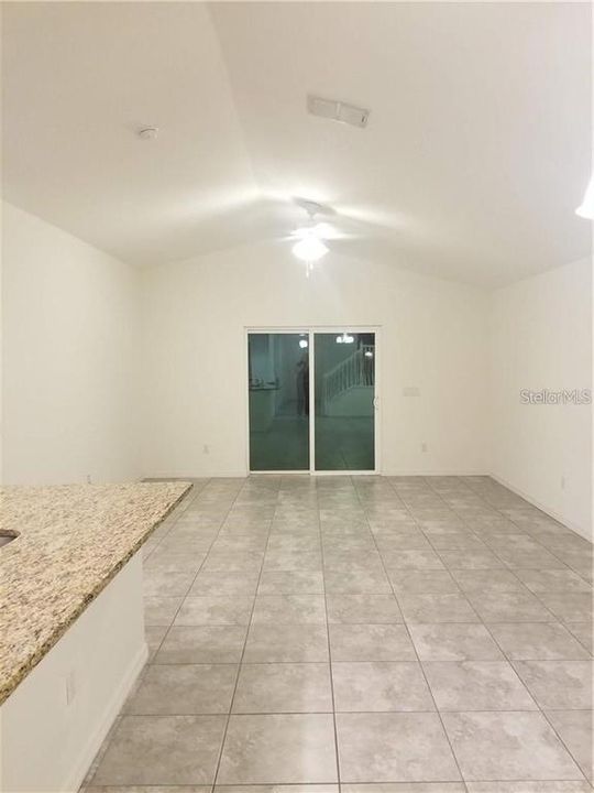 En Renta: $2,400 (4 camas, 2 baños, 1986 Pies cuadrados)