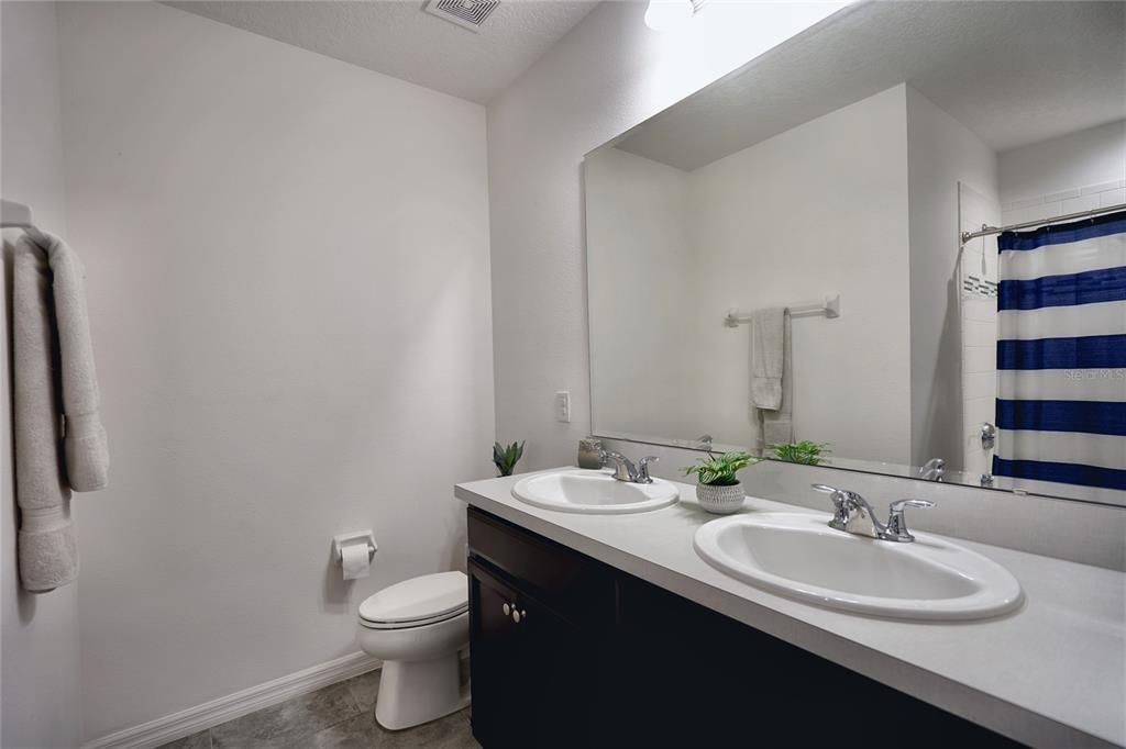 En Venta: $320,000 (3 camas, 2 baños, 1720 Pies cuadrados)
