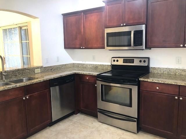 For Rent: $1,350 (1 beds, 1 baths, 821 Square Feet)