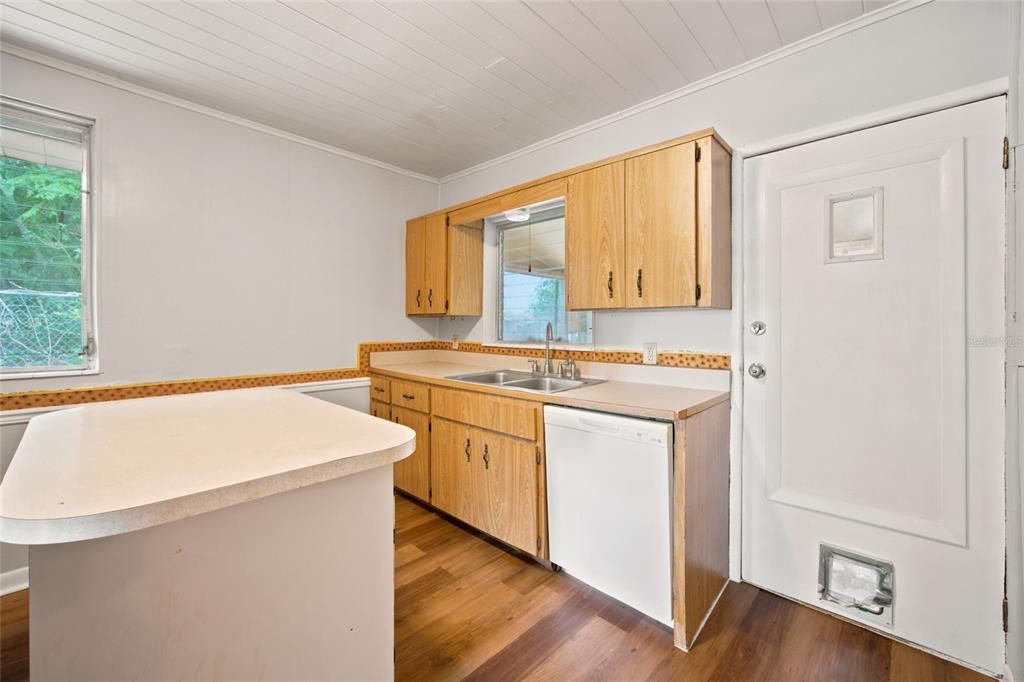 На продажу: $197,000 (3 спален, 1 ванн, 1260 Квадратных фут)