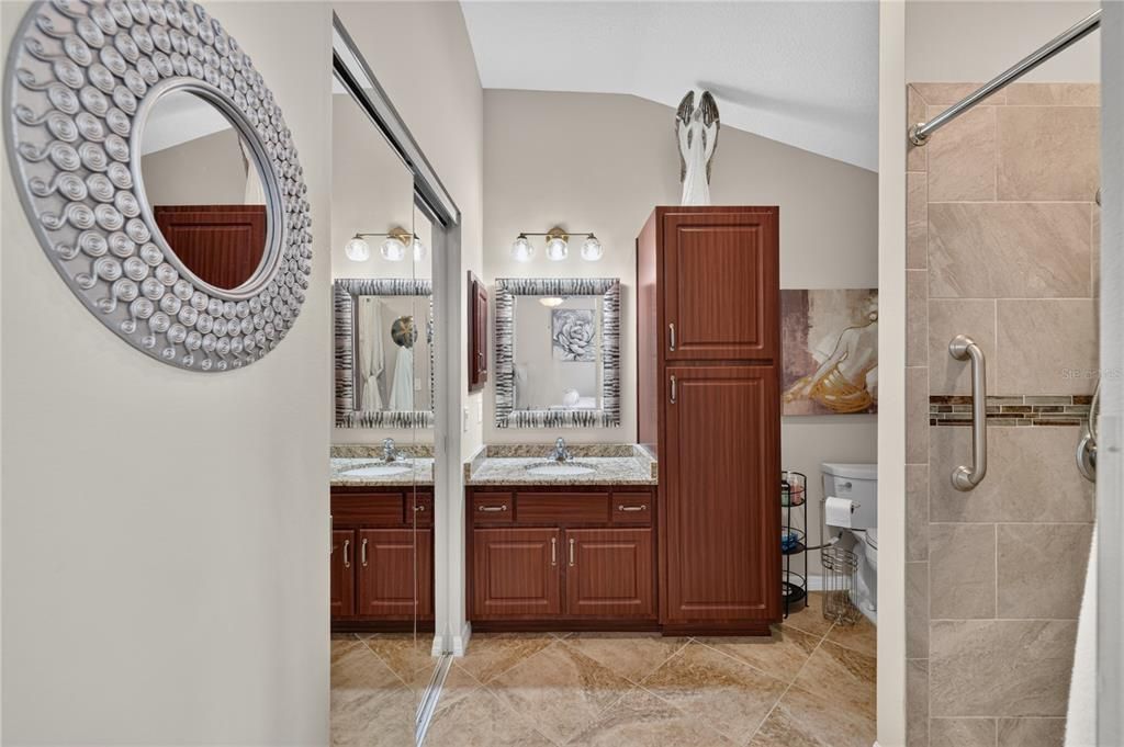 На продажу: $359,900 (2 спален, 2 ванн, 1240 Квадратных фут)