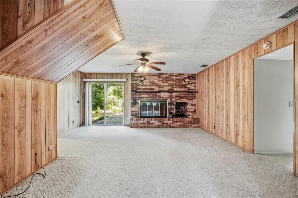 En Venta: $349,900 (4 camas, 3 baños, 2439 Pies cuadrados)