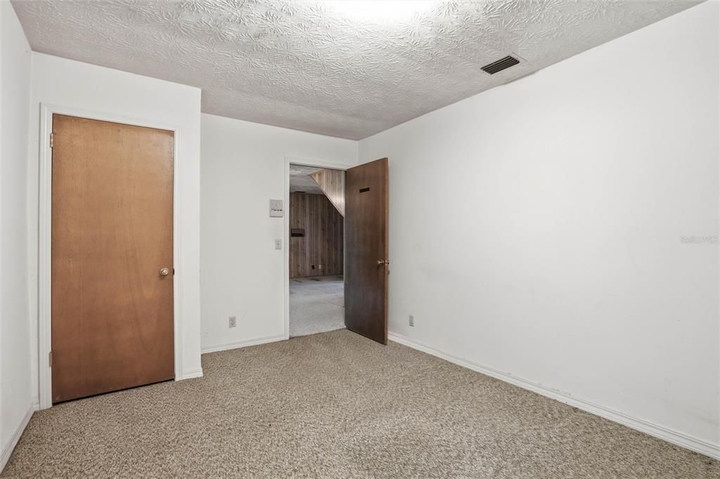 En Venta: $349,900 (4 camas, 3 baños, 2439 Pies cuadrados)