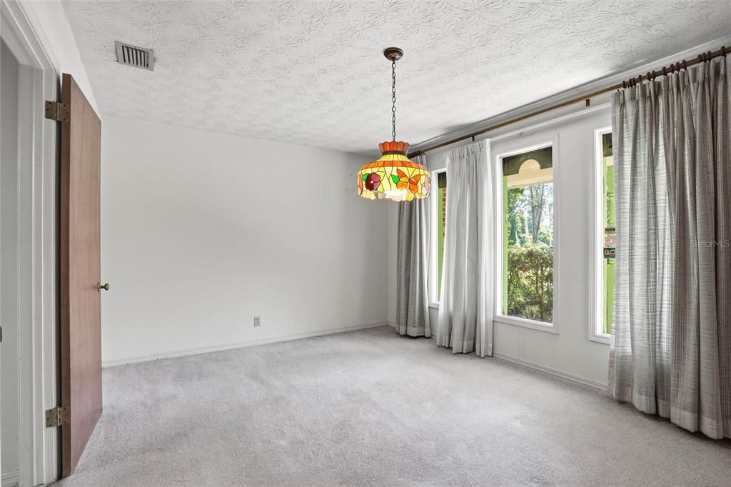 En Venta: $349,900 (4 camas, 3 baños, 2439 Pies cuadrados)