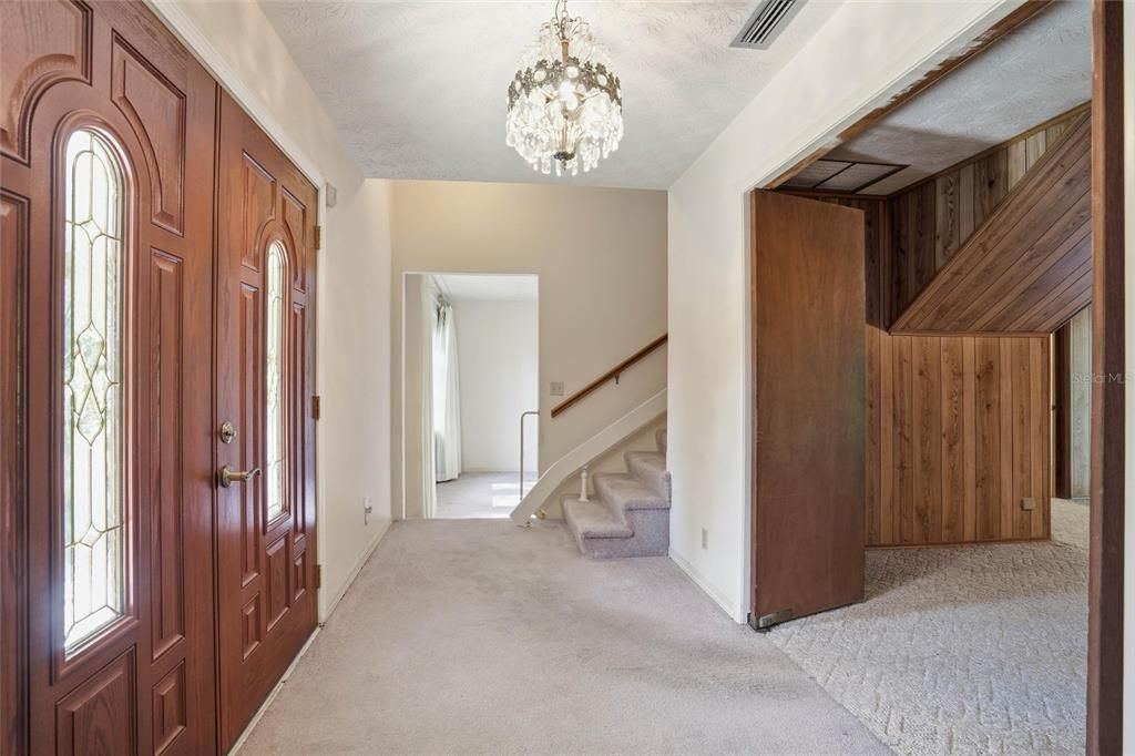 En Venta: $349,900 (4 camas, 3 baños, 2439 Pies cuadrados)