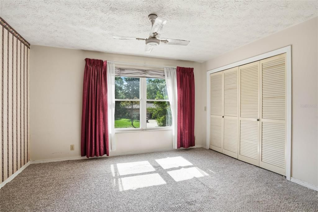 En Venta: $349,900 (4 camas, 3 baños, 2439 Pies cuadrados)