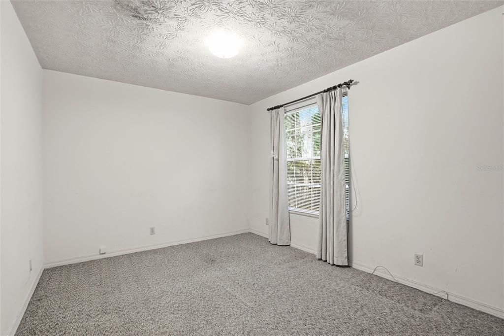 En Venta: $349,900 (4 camas, 3 baños, 2439 Pies cuadrados)