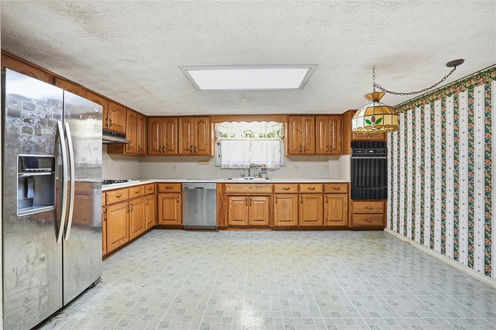 En Venta: $349,900 (4 camas, 3 baños, 2439 Pies cuadrados)