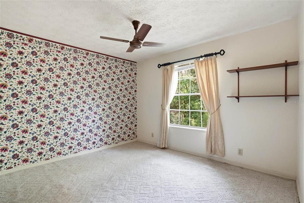 En Venta: $349,900 (4 camas, 3 baños, 2439 Pies cuadrados)