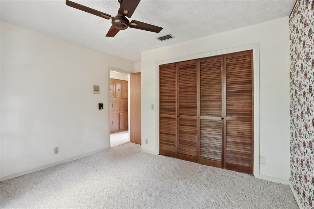 En Venta: $349,900 (4 camas, 3 baños, 2439 Pies cuadrados)