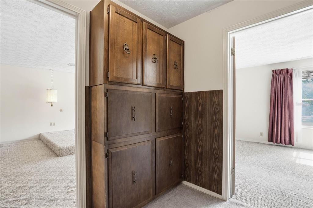 En Venta: $349,900 (4 camas, 3 baños, 2439 Pies cuadrados)
