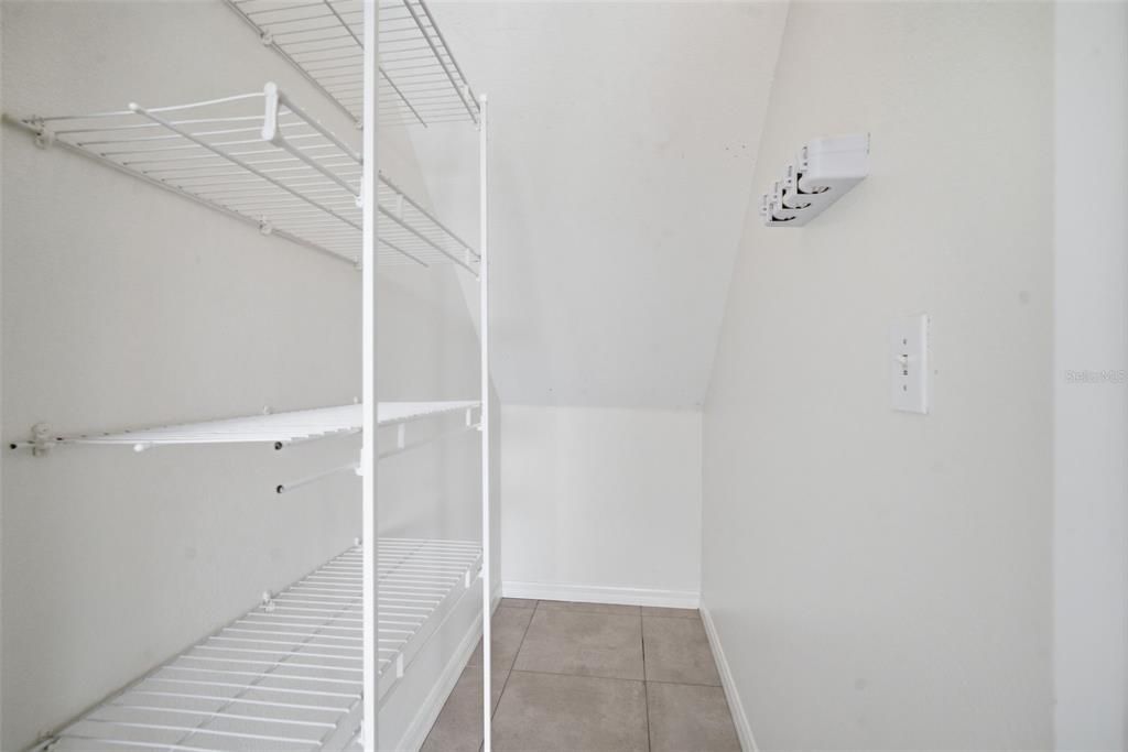 For Rent: $2,450 (4 beds, 2 baths, 1854 Square Feet)