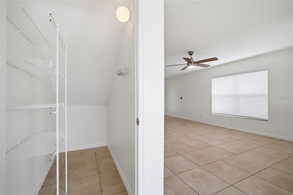 For Rent: $2,450 (4 beds, 2 baths, 1854 Square Feet)